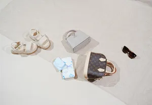 Portefeuilles et baskets Louis Vuitton